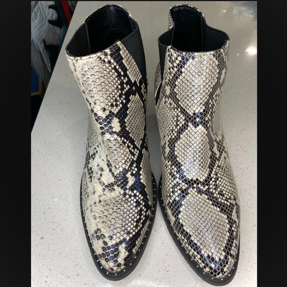 Snakeskin print Universal Thread booties, 9 1/2